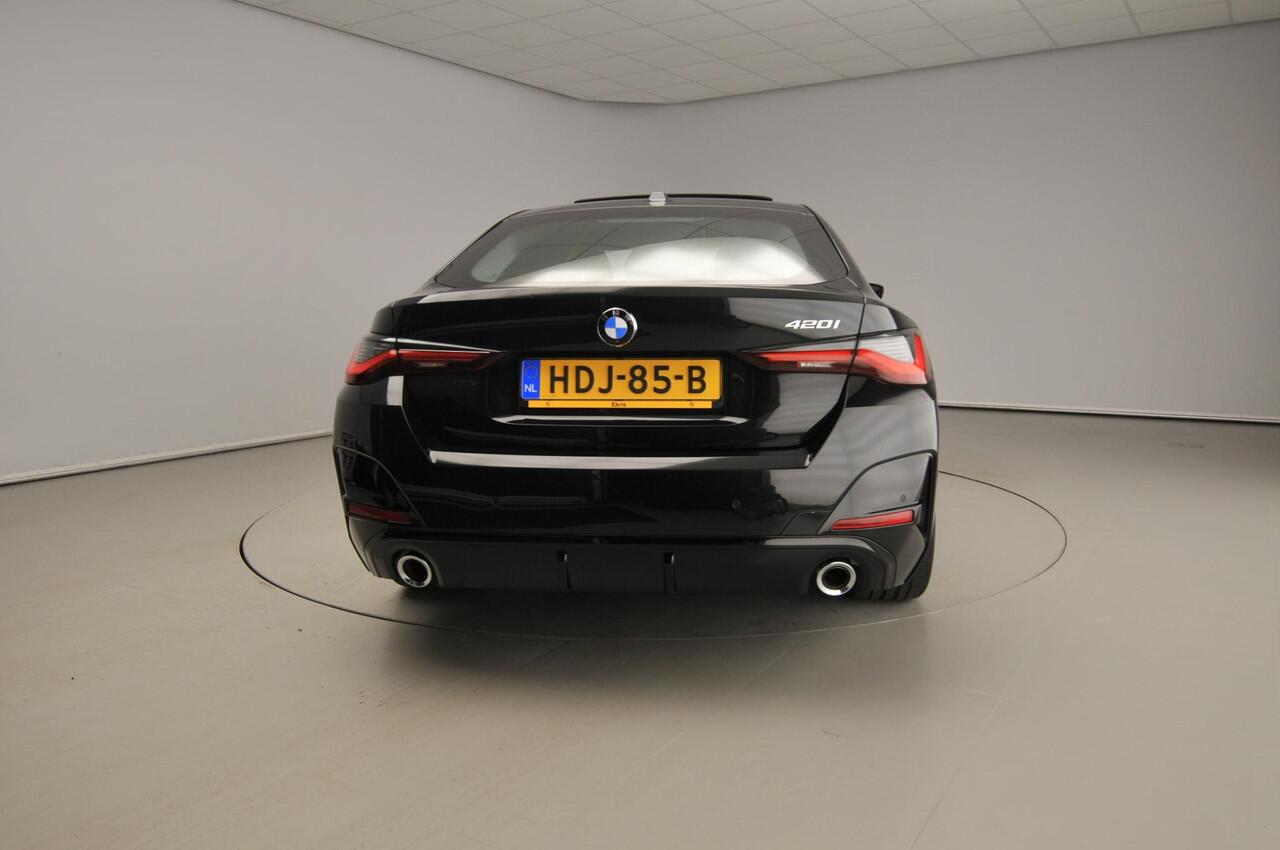 BMW 4-SERIE Gran Coupe 420i | M-Sportpakket | LED | Leder | HUD | Schuifdak | Sportstoelen | DAB | Harman-kardon sound | Alu 19 inch