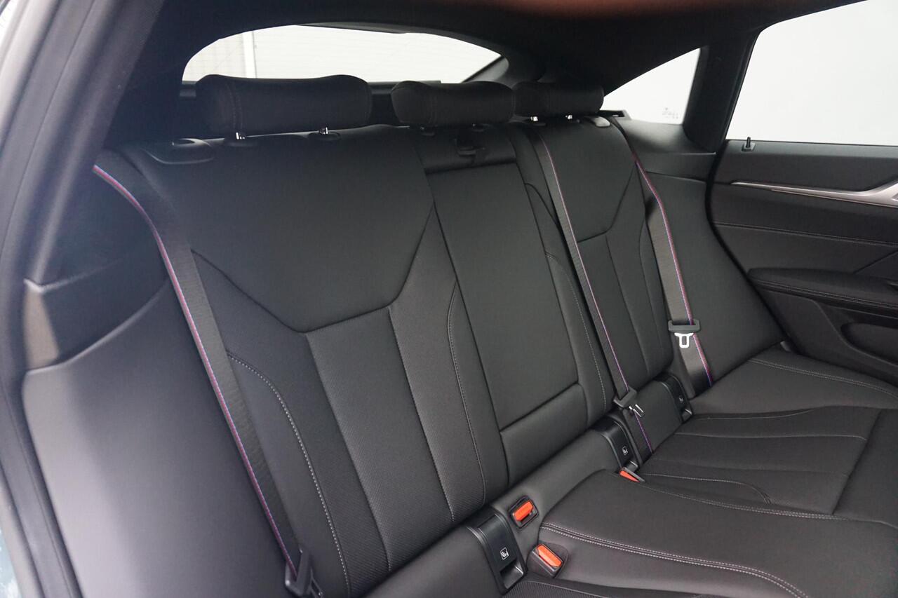 BMW 4-SERIE Gran Coupe 420i | M Sportpakket Pro | Glazen schuif-/kanteldak | Stuur- en stoelverwarming | Active Cruise Control | Head-Up Display | HiFi System | 19" M Y-Spaak