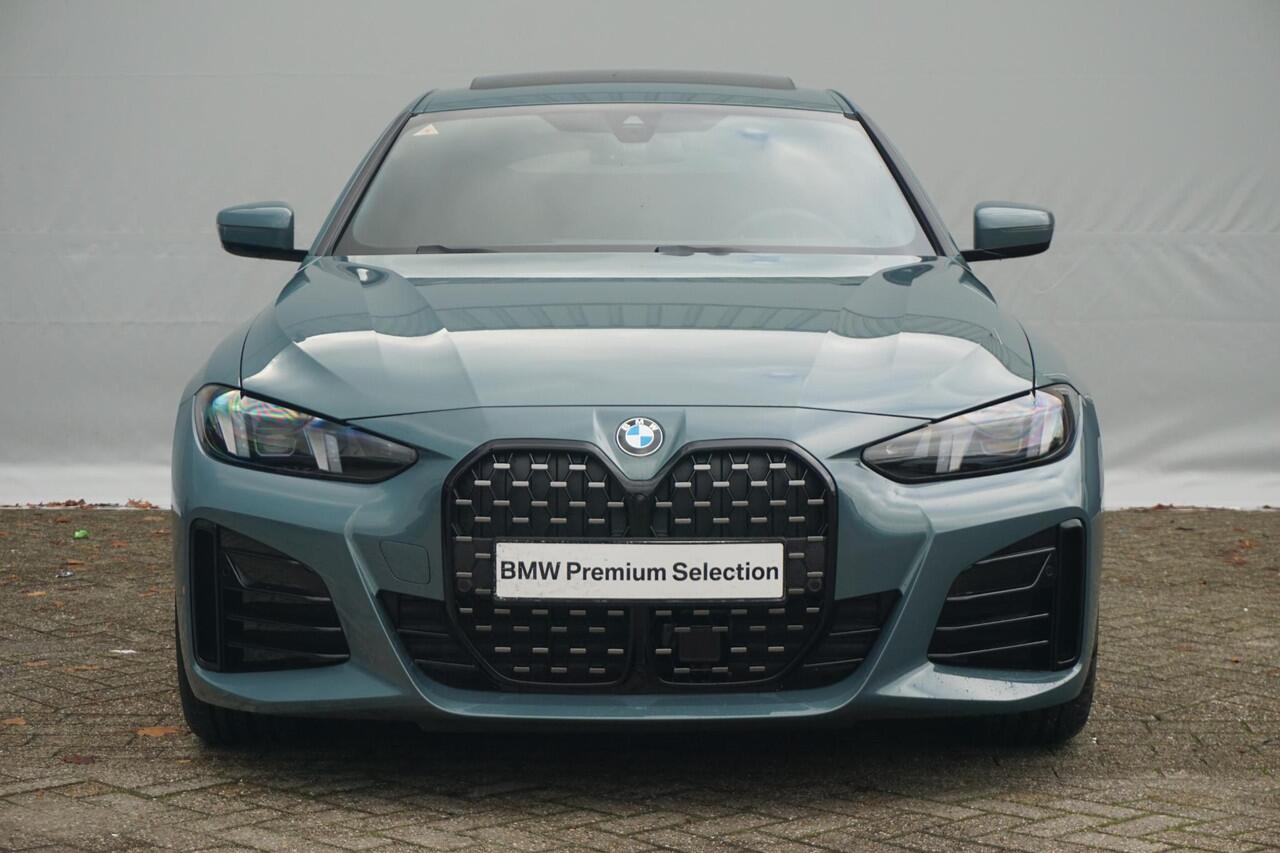 BMW 4-SERIE Gran Coupe 420i | M Sportpakket Pro | Glazen schuif-/kanteldak | Stuur- en stoelverwarming | Active Cruise Control | Head-Up Display | HiFi System | 19" M Y-Spaak