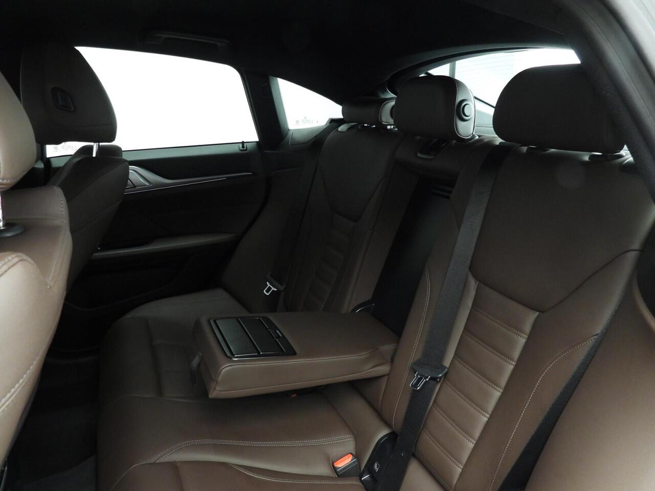 BMW 4-SERIE Gran Coupe 420i | M-Sportpakket | LED | Leder | HUD | Sportstoelen | Stoelverwarming | DAB | Harman-kardon sound | Alu 19 inch