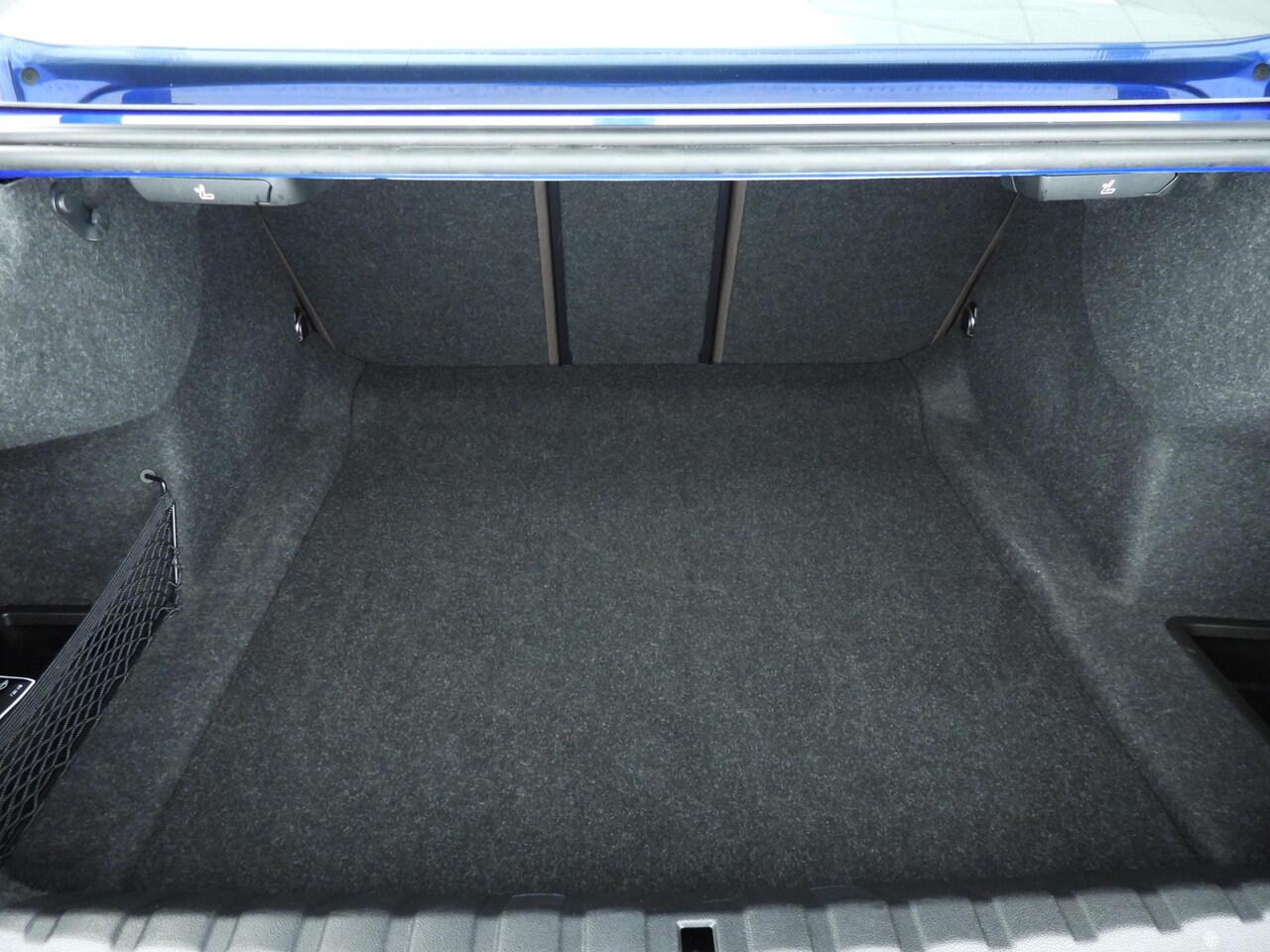 BMW 4-SERIE Coupé 420i | M-Sportpakket | LED | Leder | Navigatie | Sportstoelen | Schuifdak | Stoelverwarming | DAB | Alu 19 inch