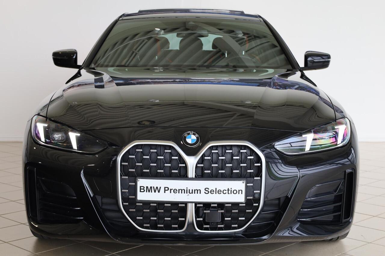 BMW 4-SERIE Gran Coupé 420i | M Sportpakket | Glazen schuif-/kanteldak | Leder | Stoelverwarming voor én achter | Camera | 18 M Aerodynamisch