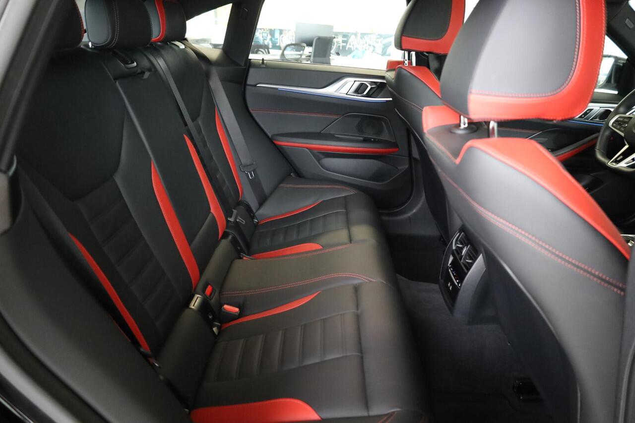 BMW 4-SERIE Gran Coupé 420i | M Sportpakket | Glazen schuif-/kanteldak | Leder | Stoelverwarming voor én achter | Camera | 18 M Aerodynamisch