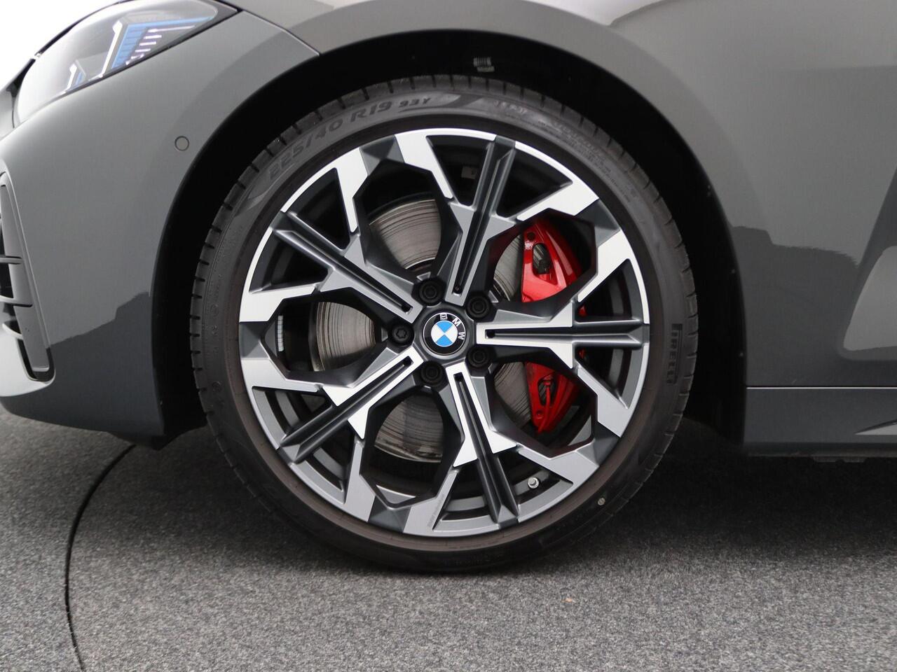 BMW 4-SERIE Cabrio 420i M Sportpakket Pro | Harman Kardon | Widescreen Display | 19"