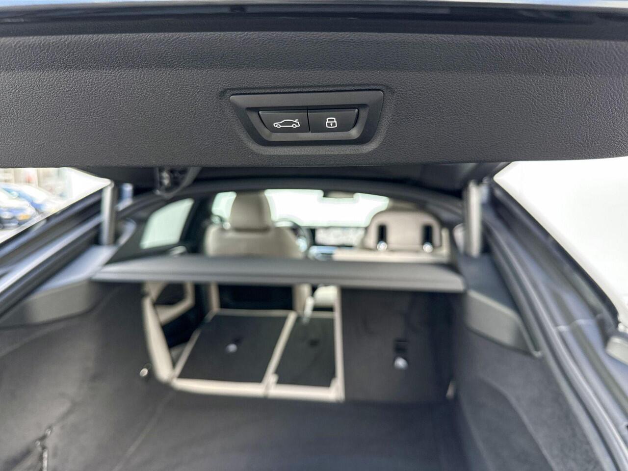 BMW 4-SERIE Gran Coupé 420i High Executive M Sportpakket Pro / Harman Kardon / Glazen Schuifdak / Comfort Access / Elektrisch Verstelbare Stoelen / Adaptieve Cruise / Comfort Acces / 19 Inch