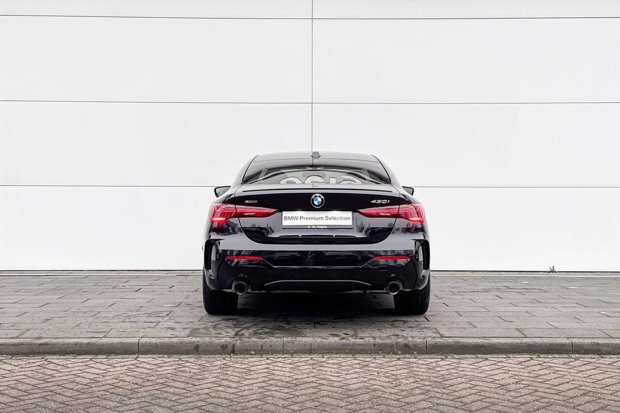 BMW 4-SERIE Coupé 430i xDrive | M Sport | Glazen Panoramadak | Harman Kardon | Stoelverwarming |
