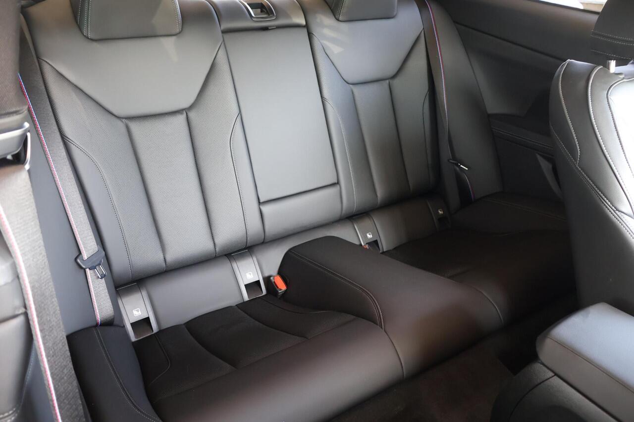 BMW 4-SERIE Coupé 420i | M Sport Pro | Glazen Schuif-/kanteldak | 19" M Dubbelspaak | Leder | Stoelverwarming | Camera | HiFi Systeem | Adaptive LED koplampen en Laser achterlichten | PS