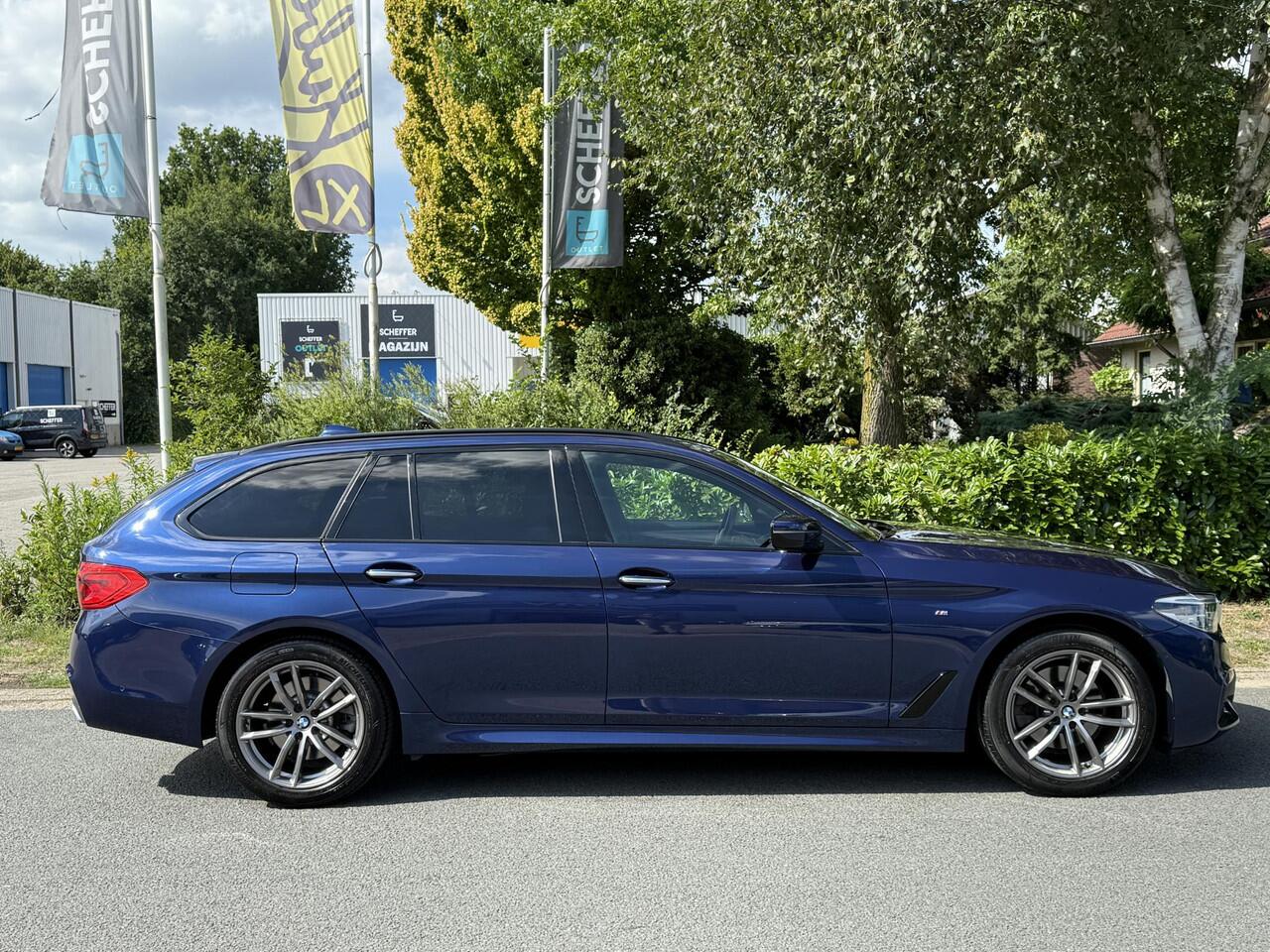 BMW 5-SERIE Touring 520i M-Sport 184PK AutomaatoACCoTrekhaak