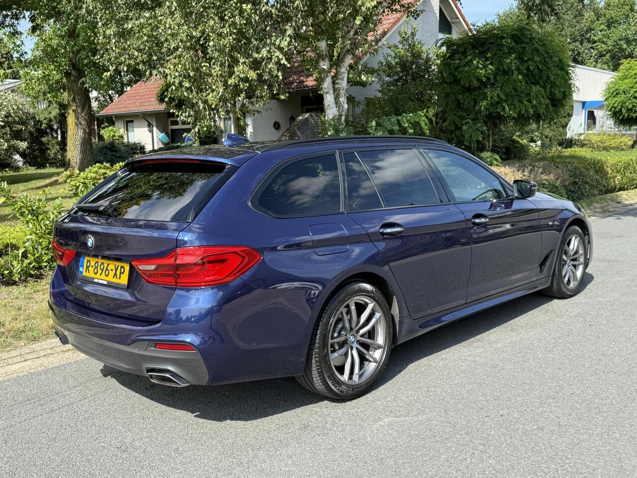 BMW 5-SERIE Touring 520i M-Sport 184PK AutomaatoACCoTrekhaak