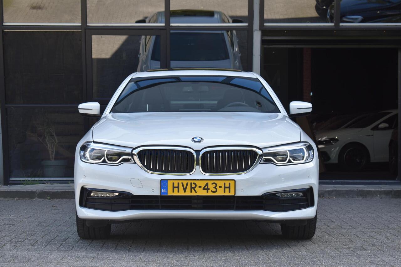 BMW 5-SERIE 530e High Executive Pano Leder Sfeer Camera