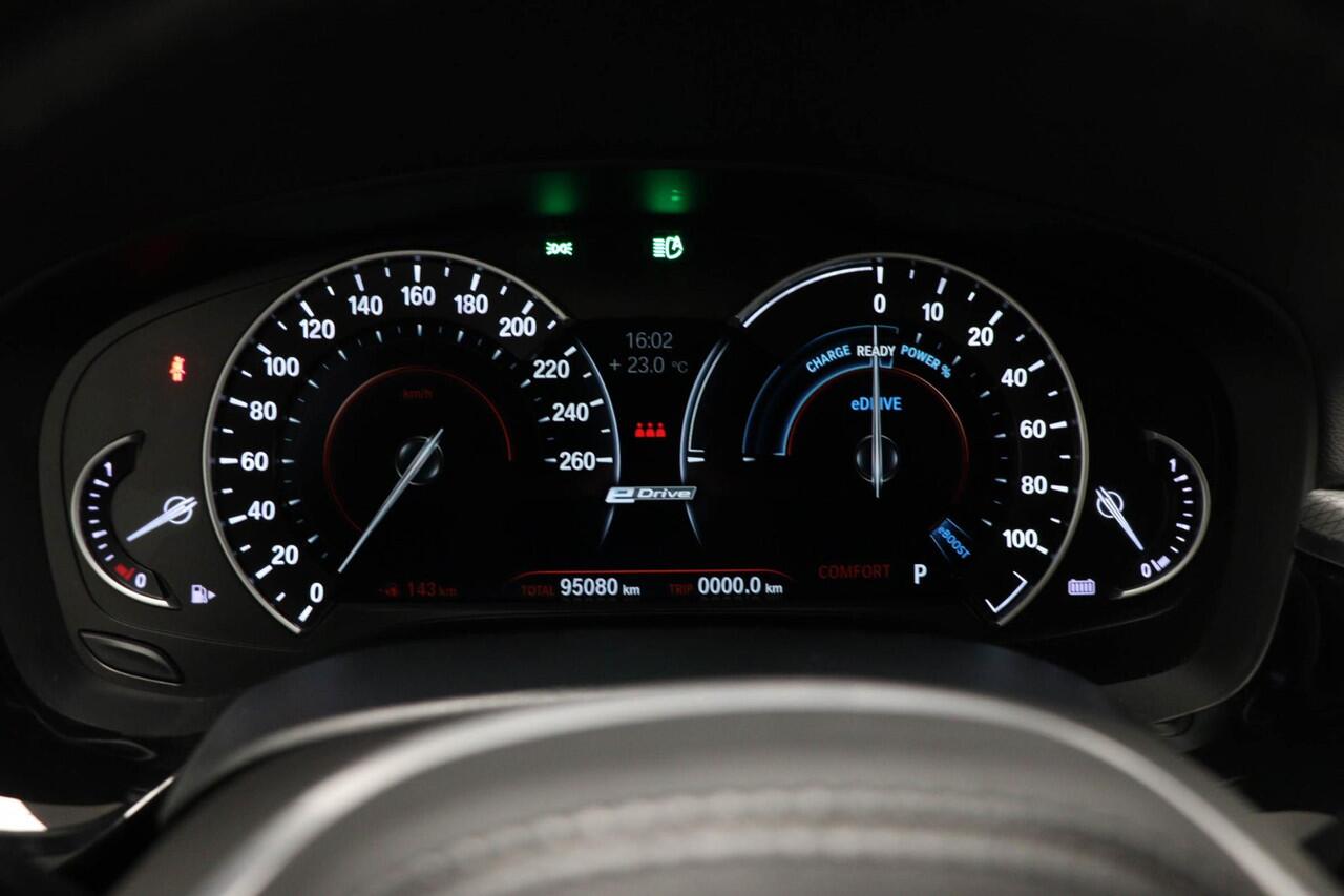 BMW 5-SERIE 530e iPerformance M-Sport High Executive | COMFORT ACCES / PARKING- PACK | LEDER | CAMERA | 19"