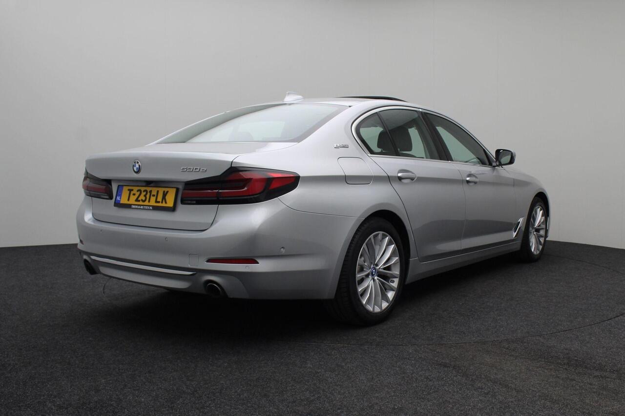 BMW 5-SERIE 530e iPerformance High Executive 2018 | Schuifkantel Dak | Stoel & Stuurverwarming | Stoel Verkoeling | Carplay | Lederen Memory Stoelen | Navigatie | Adaptive Cruise Control | Onderhoudshistorie