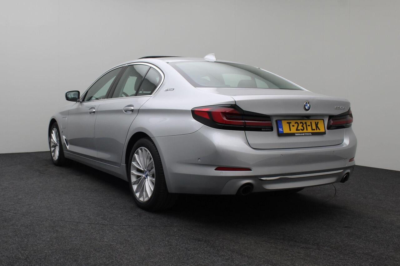 BMW 5-SERIE 530e iPerformance High Executive 2018 | Schuifkantel Dak | Stoel & Stuurverwarming | Stoel Verkoeling | Carplay | Lederen Memory Stoelen | Navigatie | Adaptive Cruise Control | Onderhoudshistorie