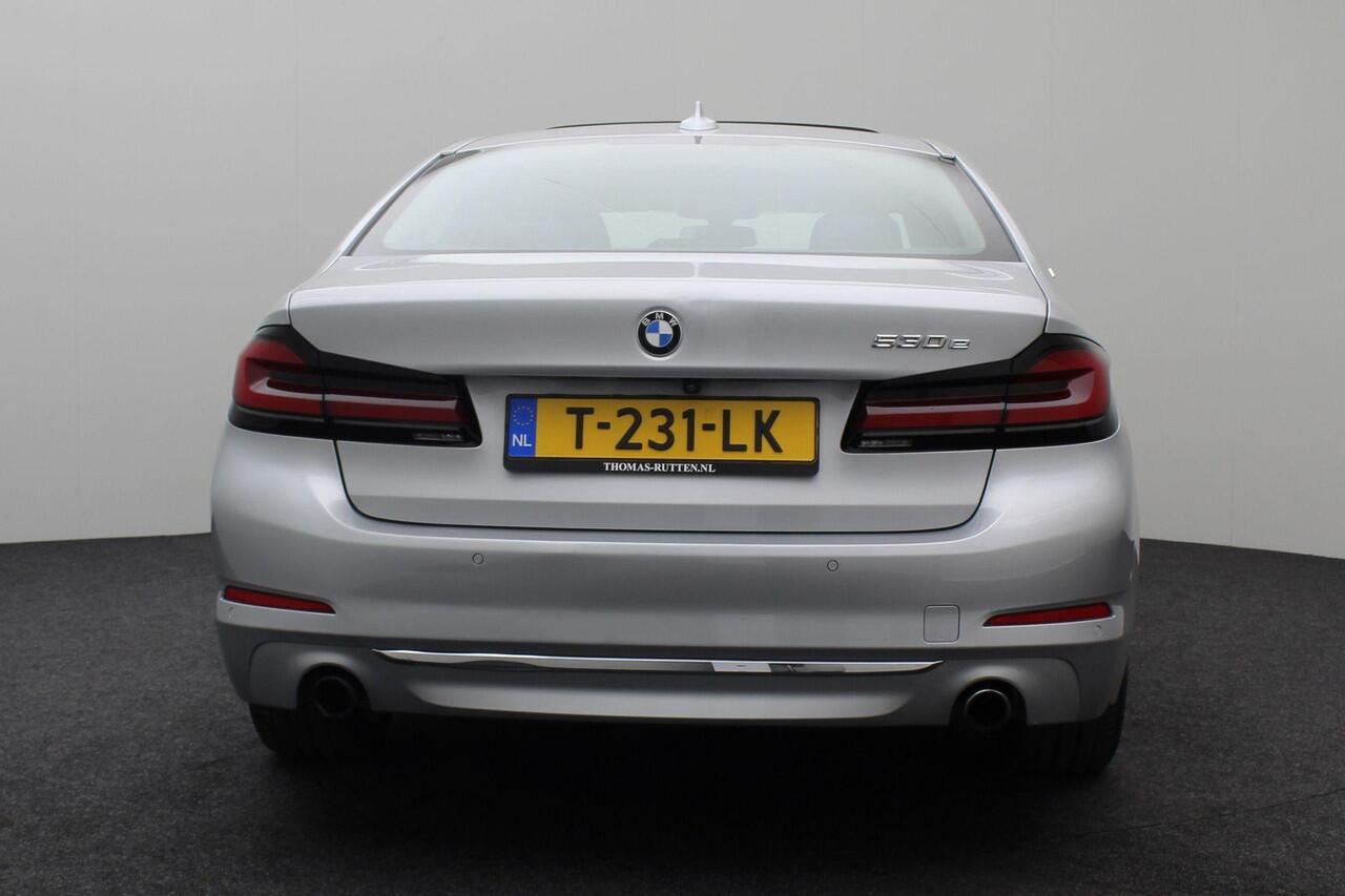 BMW 5-SERIE 530e iPerformance High Executive 2018 | Schuifkantel Dak | Stoel & Stuurverwarming | Stoel Verkoeling | Carplay | Lederen Memory Stoelen | Navigatie | Adaptive Cruise Control | Onderhoudshistorie