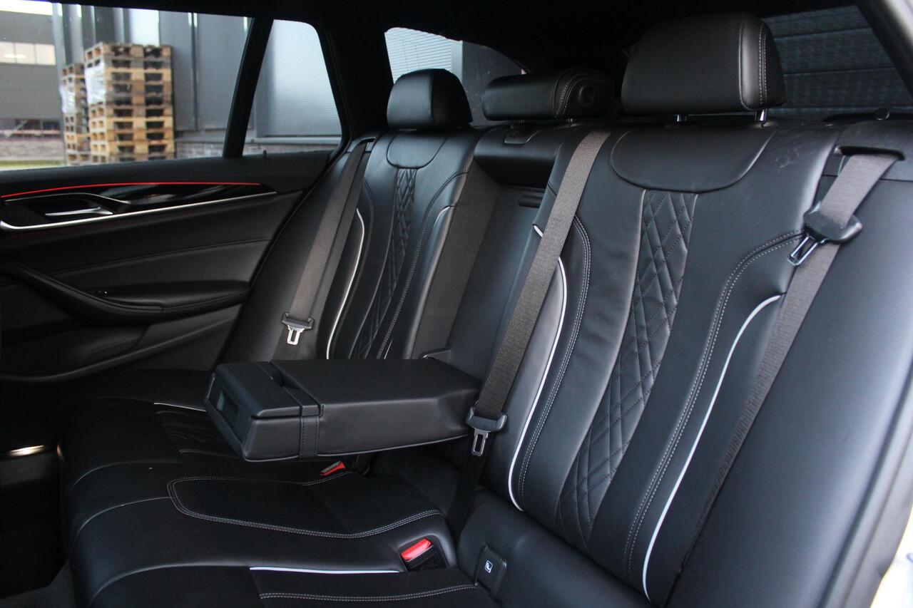 BMW 5-SERIE Touring 540i xDrive M-Sport High Executive | Panorama Dak | Comfort Stoelen | Trekhaak | HUD