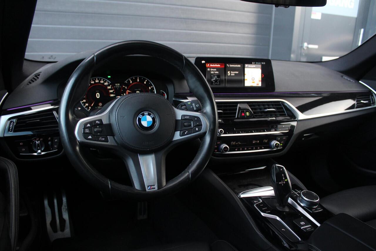 BMW 5-SERIE Touring 540i xDrive M-Sport High Executive | Panorama Dak | Comfort Stoelen | Trekhaak | HUD