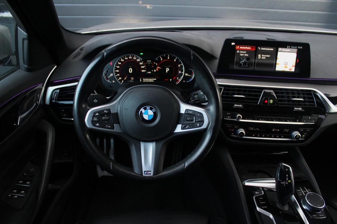 BMW 5-SERIE Touring 540i xDrive M-Sport High Executive | Panorama Dak | Comfort Stoelen | Trekhaak | HUD