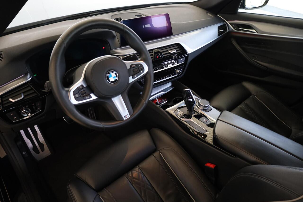 BMW 5-SERIE Sedan 520i | M Sportpakket | Park Assistant Pack | Parking Pack | Audio Media Pack