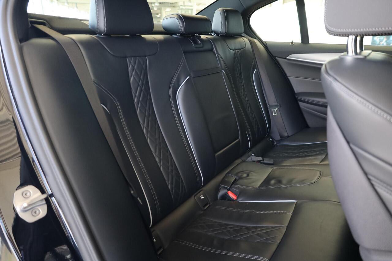 BMW 5-SERIE Sedan 520i | M Sportpakket | Park Assistant Pack | Parking Pack | Audio Media Pack