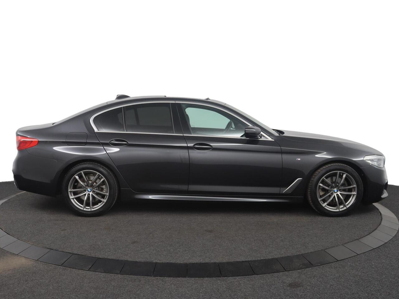 BMW 5-SERIE 520i High Executive Edition M-Sportpakket | Schuifkanteldak | Comfortstoelen