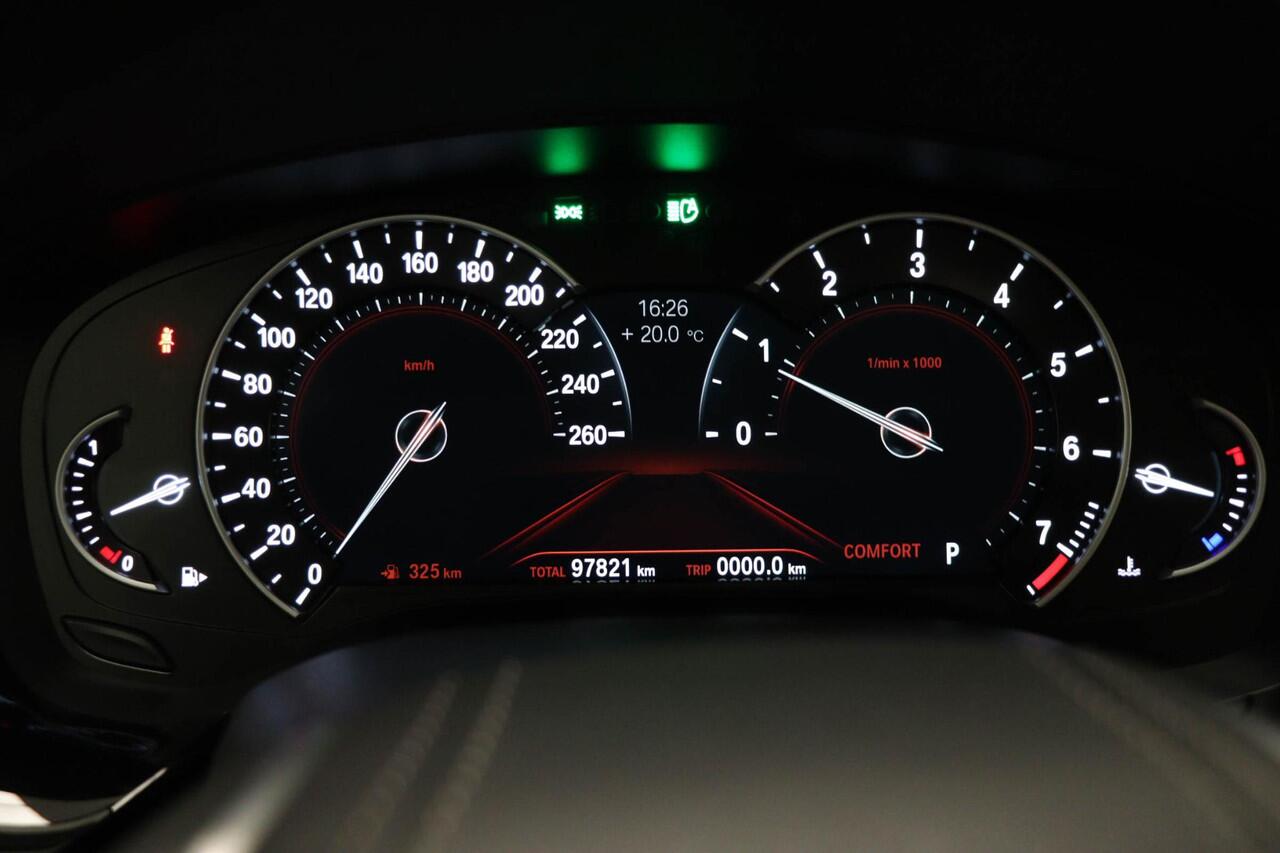 BMW 5-SERIE 520i Corporate Lease High Executive | SPORT LINE PACK | STOELVERWARMING | TREKHAAK | 18"