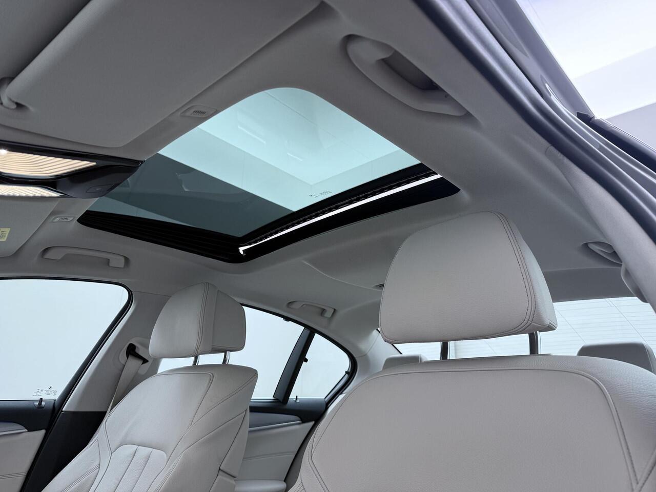 BMW 5-SERIE 530e iPerformance Executive HUD 360 Camera Schuifdak Camera Leder Dealer onderhouden