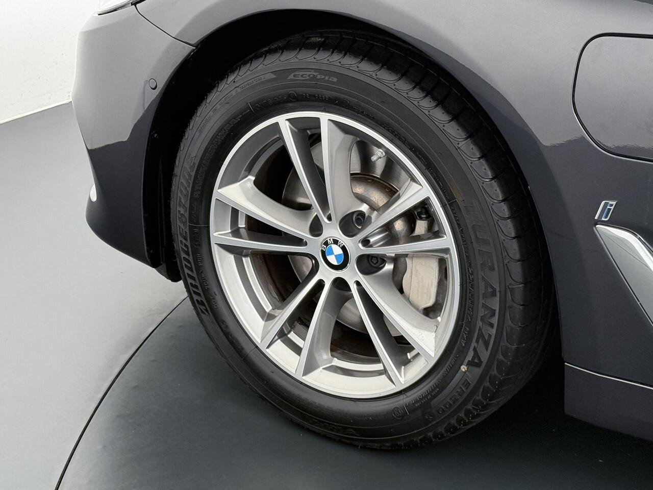 BMW 5-SERIE 530e iPerformance Executive HUD 360 Camera Schuifdak Camera Leder Dealer onderhouden