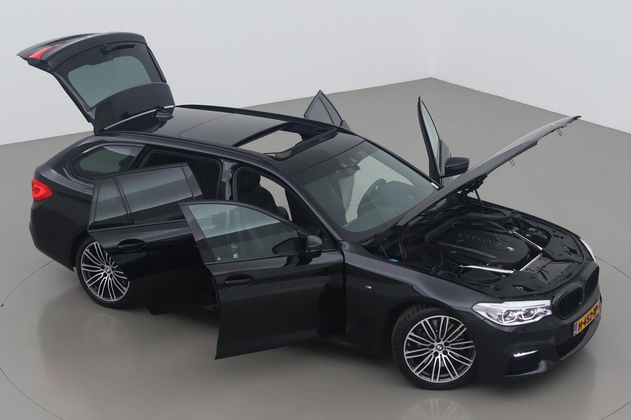BMW 5-SERIE Touring 540i xDrive High Executive | Head-Up | Panoramadak | Trekhaak | 19 Inch | ACC | Getint Glas