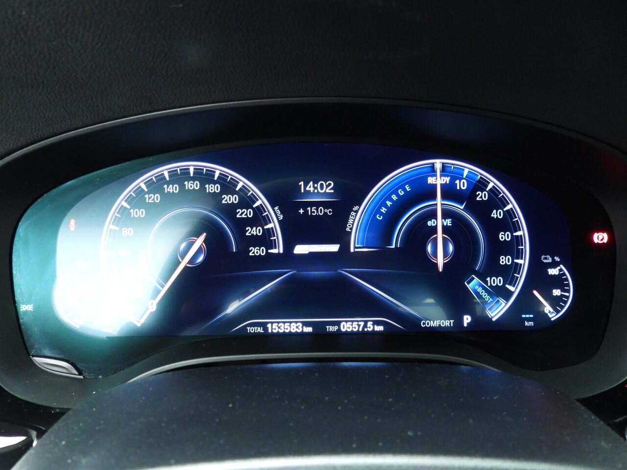 BMW 5-SERIE Sedan 530e M-Sportpakket / Schuifdak / Comfort stoelen / Head-up / Park assist / Alu wielen 20 inch