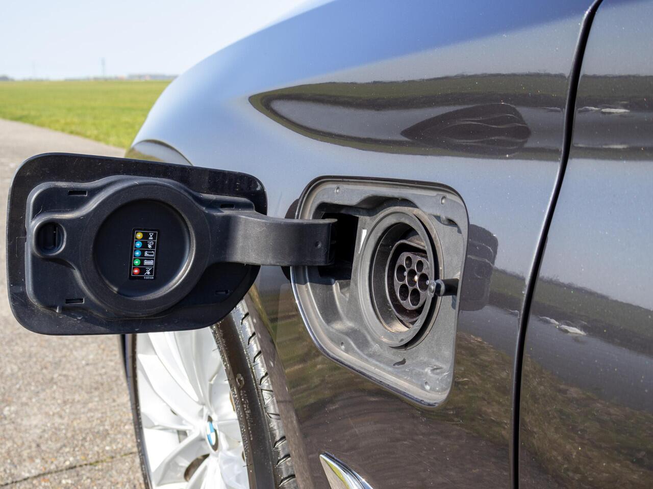 BMW 5-SERIE 530e iPerformance High Executive LEDER XENON LED