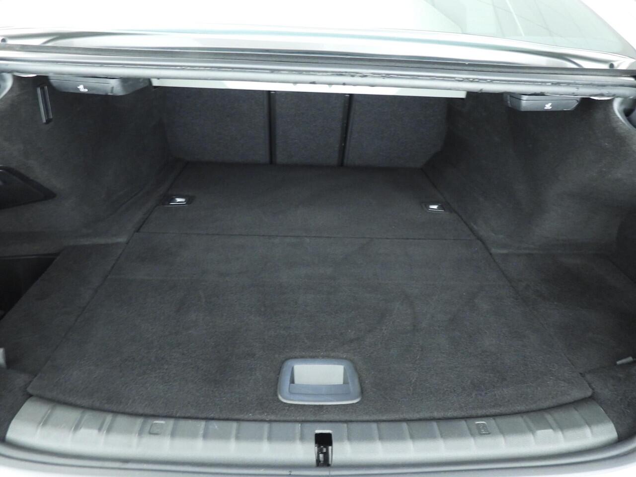 BMW 5-SERIE Sedan 530e M-Sportpakket / Schuifdak / Comfort stoelen / Head-up / Park assist / Alu wielen 20 inch