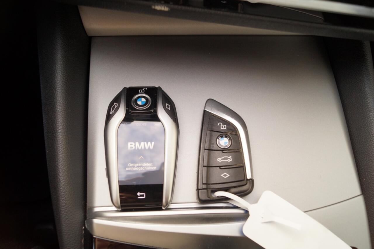 BMW 5-SERIE Touring 520i 184pk Automaat Executive Edition -NAVI-ECC-