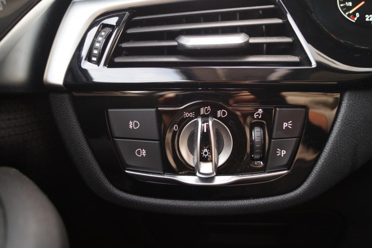 BMW 5-SERIE Touring 520i 184pk Automaat Executive Edition -NAVI-ECC-