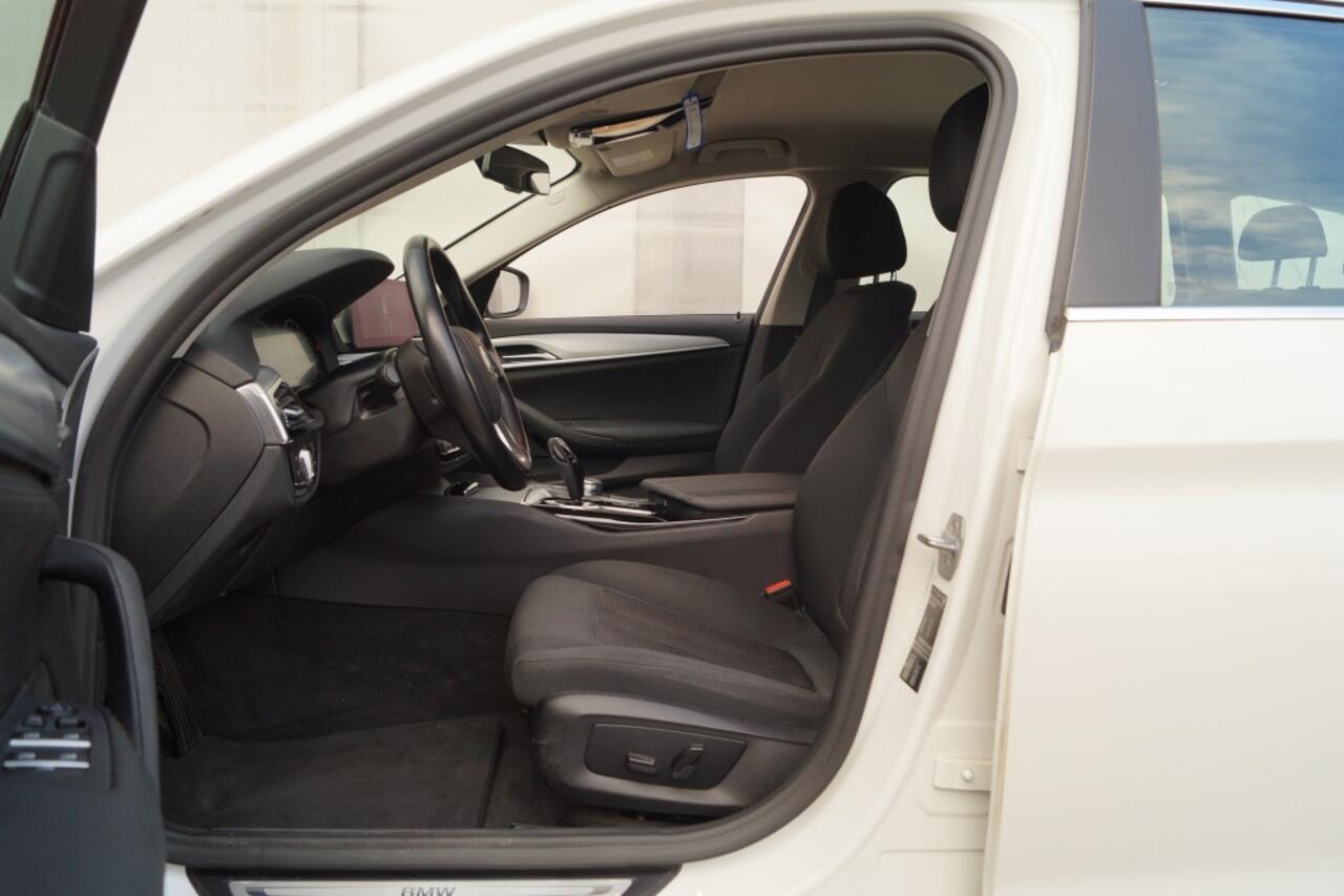 BMW 5-SERIE Touring 520i 184pk Automaat Executive Edition -NAVI-ECC-