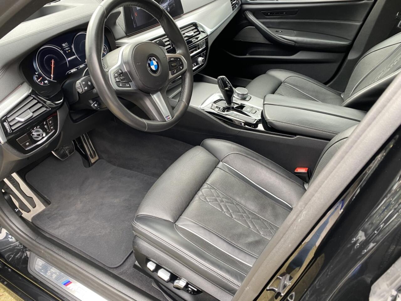 BMW 5-SERIE M550i xDrive High Executive leer/navigatie/automaat