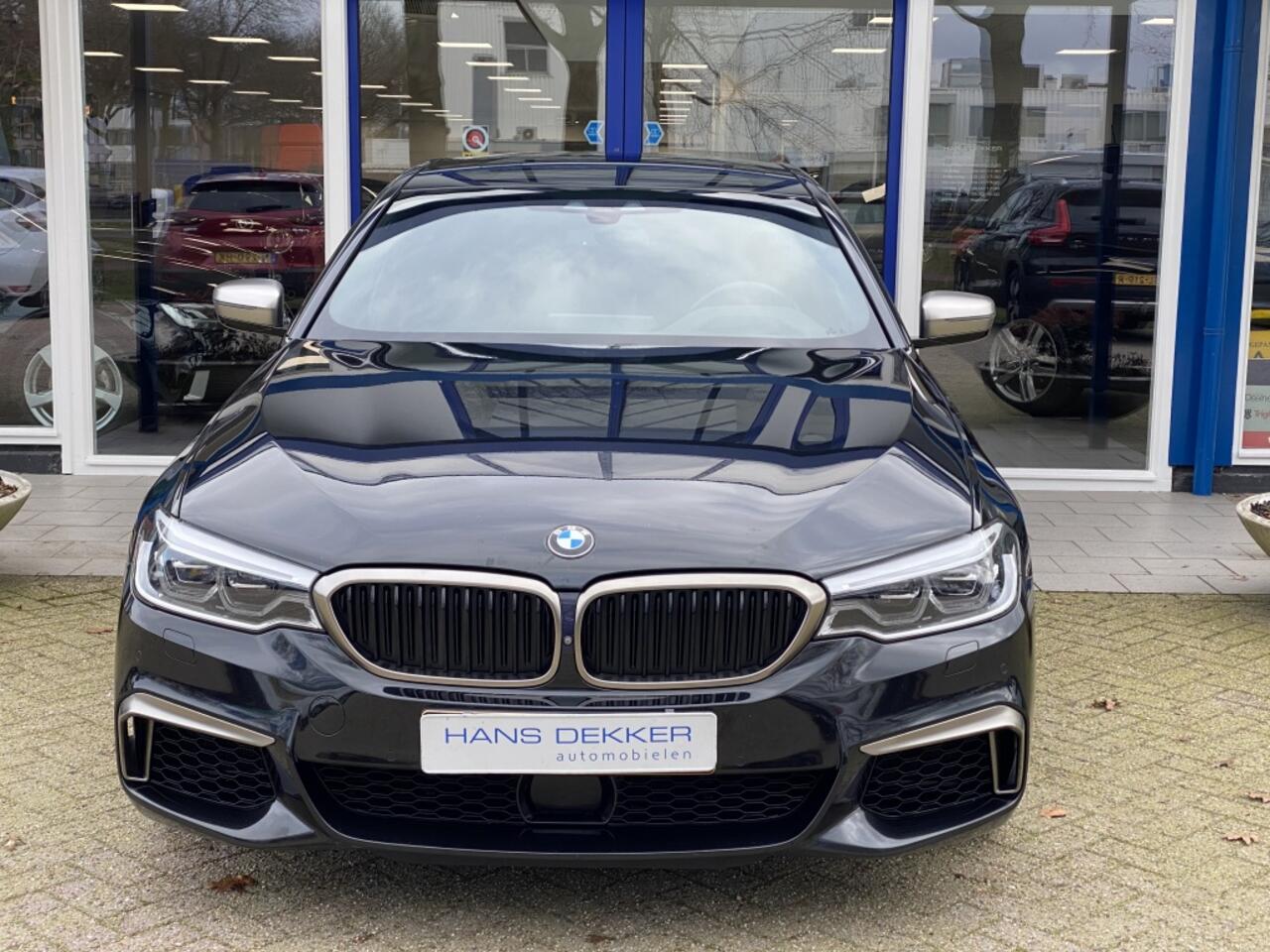 BMW 5-SERIE M550i xDrive High Executive leer/navigatie/automaat