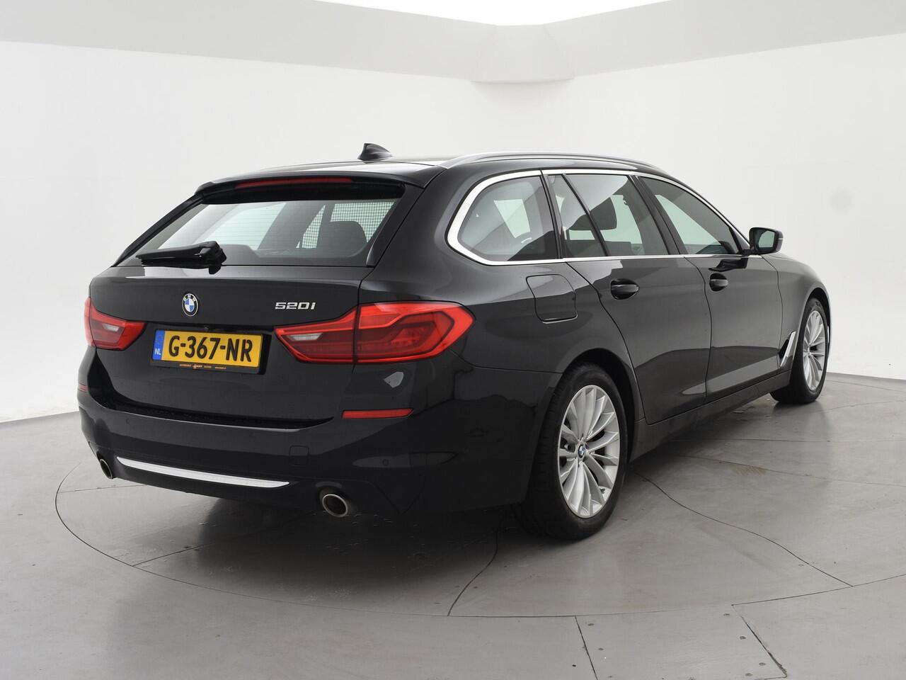 BMW 5-SERIE Touring 520i HE LUXURY + PANORAMA | HEAD-UP | LIVE COCKPIT | 1e EIGENAAR | SFEERVERLICHTING | LEDER