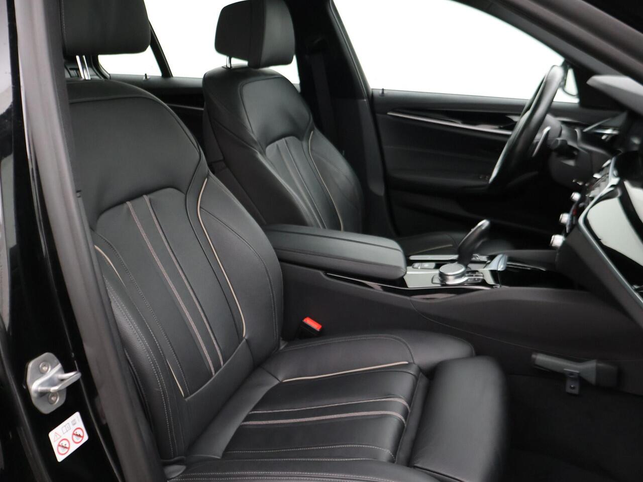 BMW 5-SERIE Touring 520i HE LUXURY + PANORAMA | HEAD-UP | LIVE COCKPIT | 1e EIGENAAR | SFEERVERLICHTING | LEDER