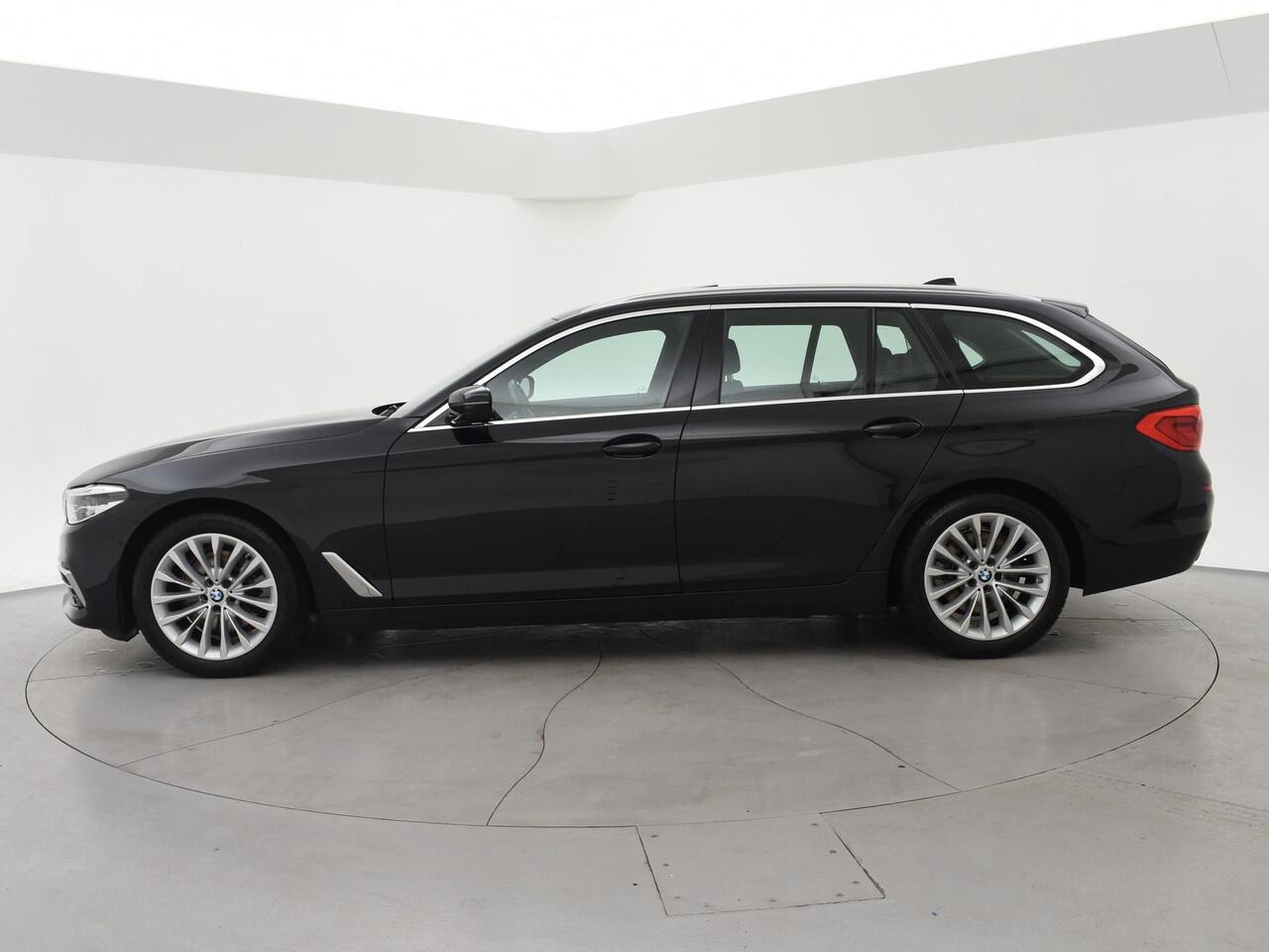 BMW 5-SERIE Touring 520i HE LUXURY + PANORAMA | HEAD-UP | LIVE COCKPIT | 1e EIGENAAR | SFEERVERLICHTING | LEDER
