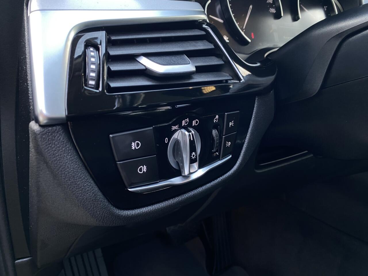 BMW 5-SERIE Touring 540i xDrive Exec. Edition I Carbon zwart I ZEER NETJES!