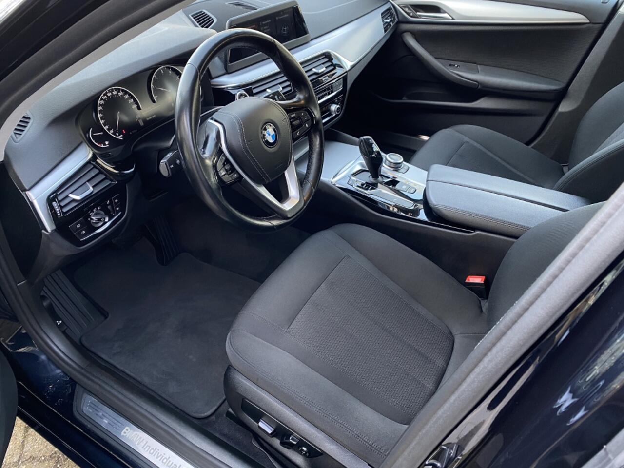 BMW 5-SERIE Touring 540i xDrive Exec. Edition I Carbon zwart I ZEER NETJES!