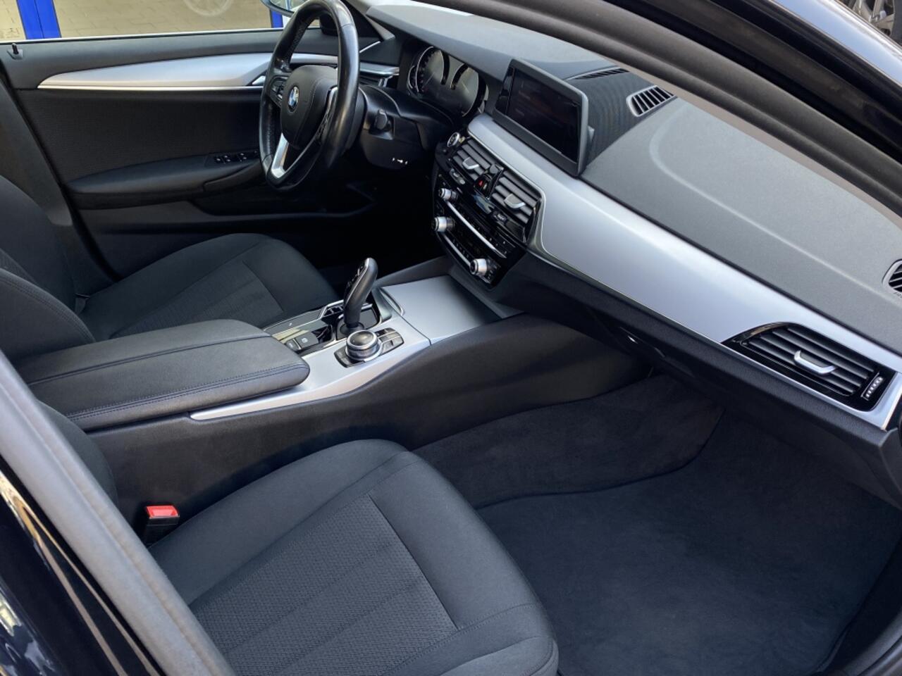 BMW 5-SERIE Touring 540i xDrive Exec. Edition I Carbon zwart I ZEER NETJES!