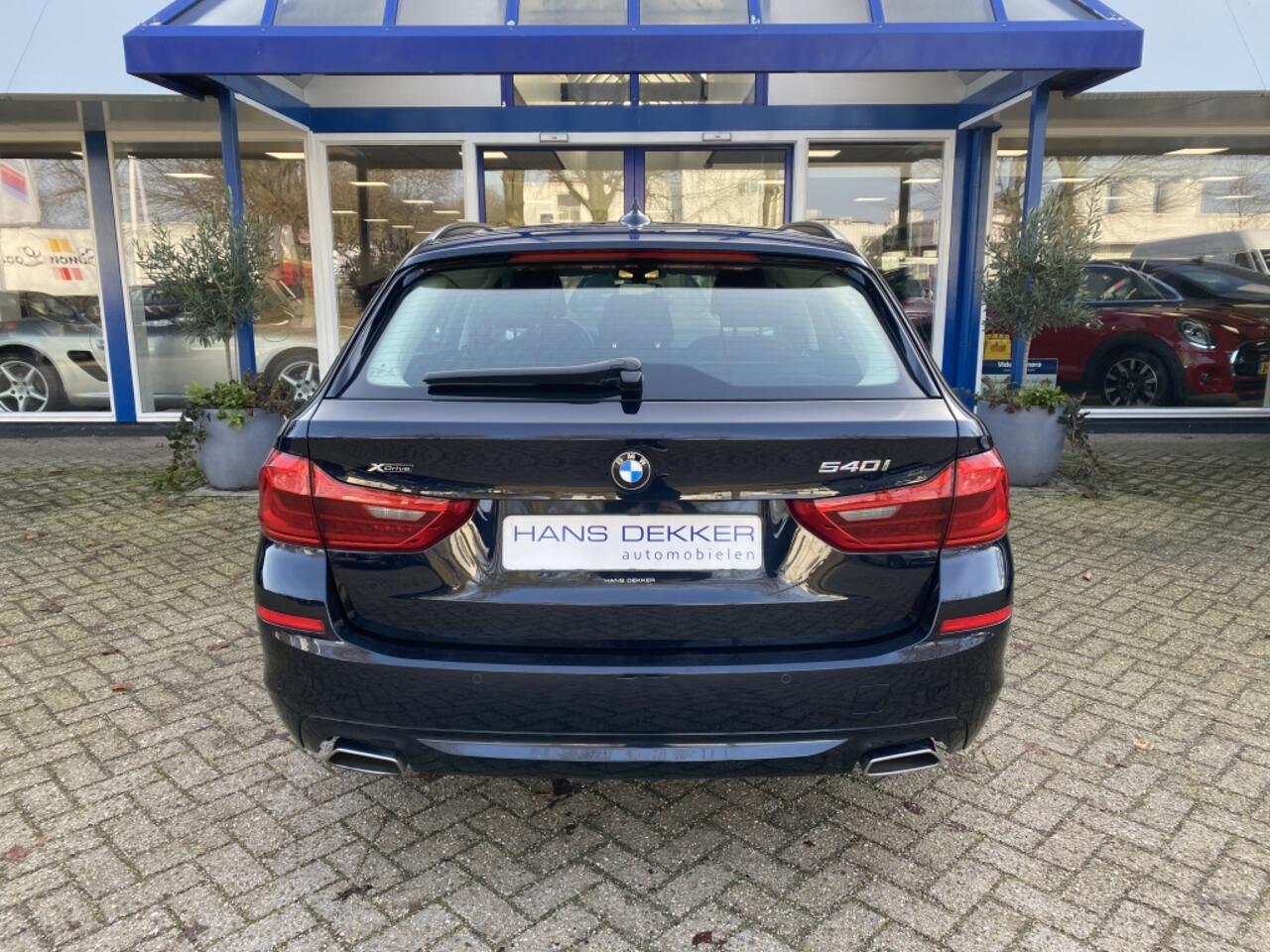 BMW 5-SERIE Touring 540i xDrive Exec. Edition I Carbon zwart I ZEER NETJES!