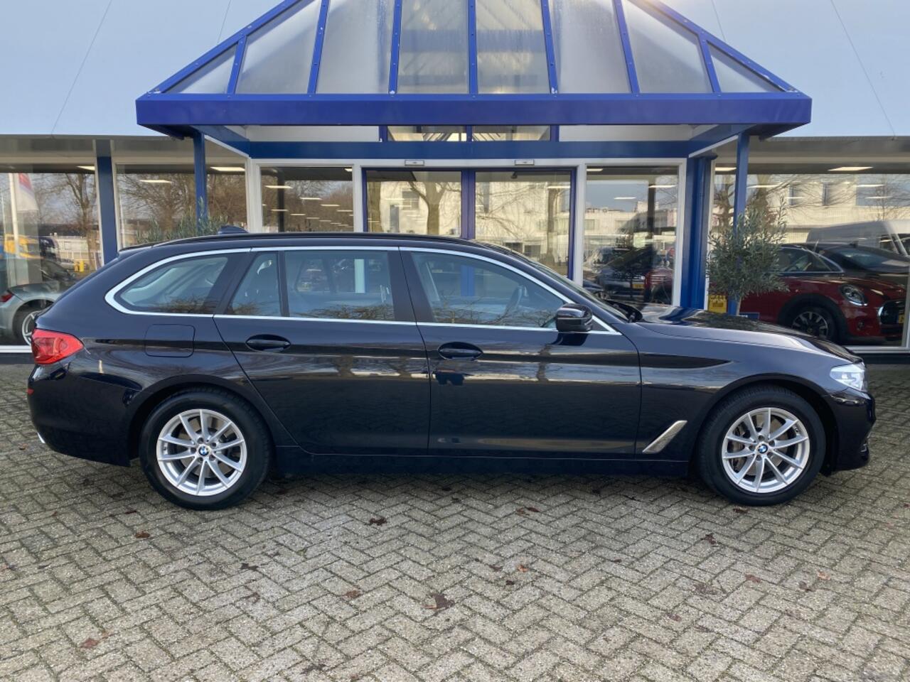 BMW 5-SERIE Touring 540i xDrive Exec. Edition I Carbon zwart I ZEER NETJES!