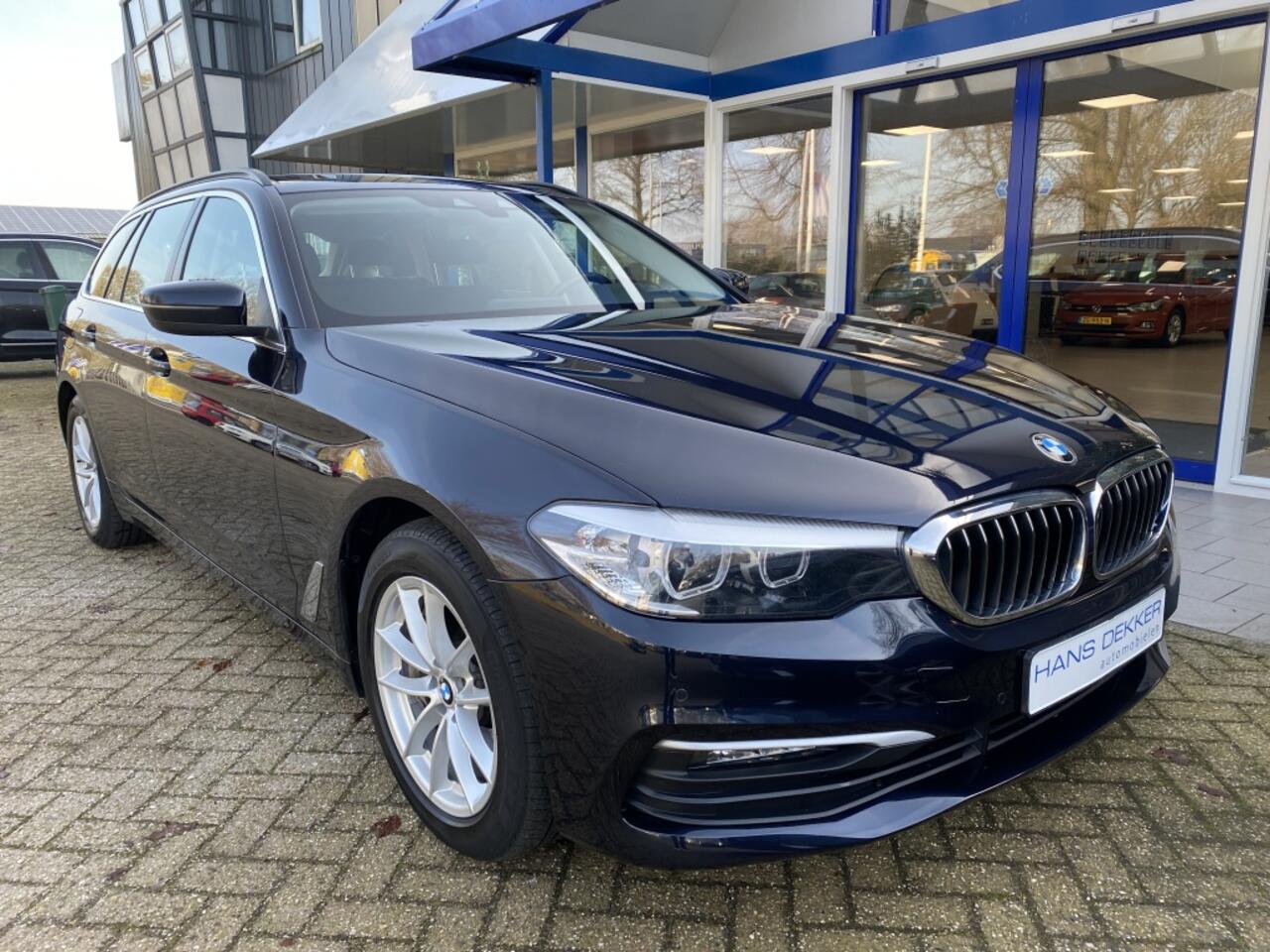 BMW 5-SERIE Touring 540i xDrive Exec. Edition I Carbon zwart I ZEER NETJES!