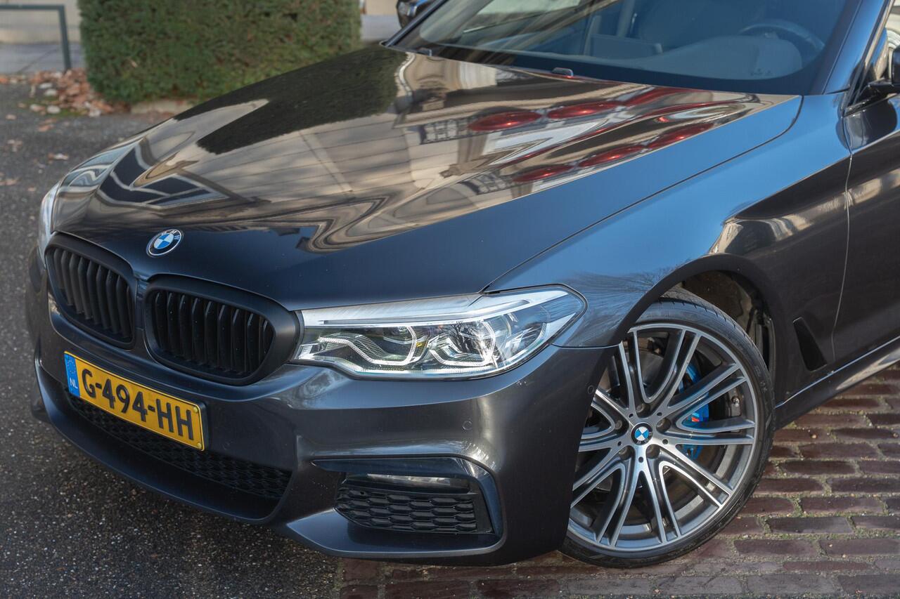 BMW 5-SERIE Touring 530i High Executive Edition M-SPORT | TREKHAAK | PANO | MEMORY | ORG NL 2E EIGN