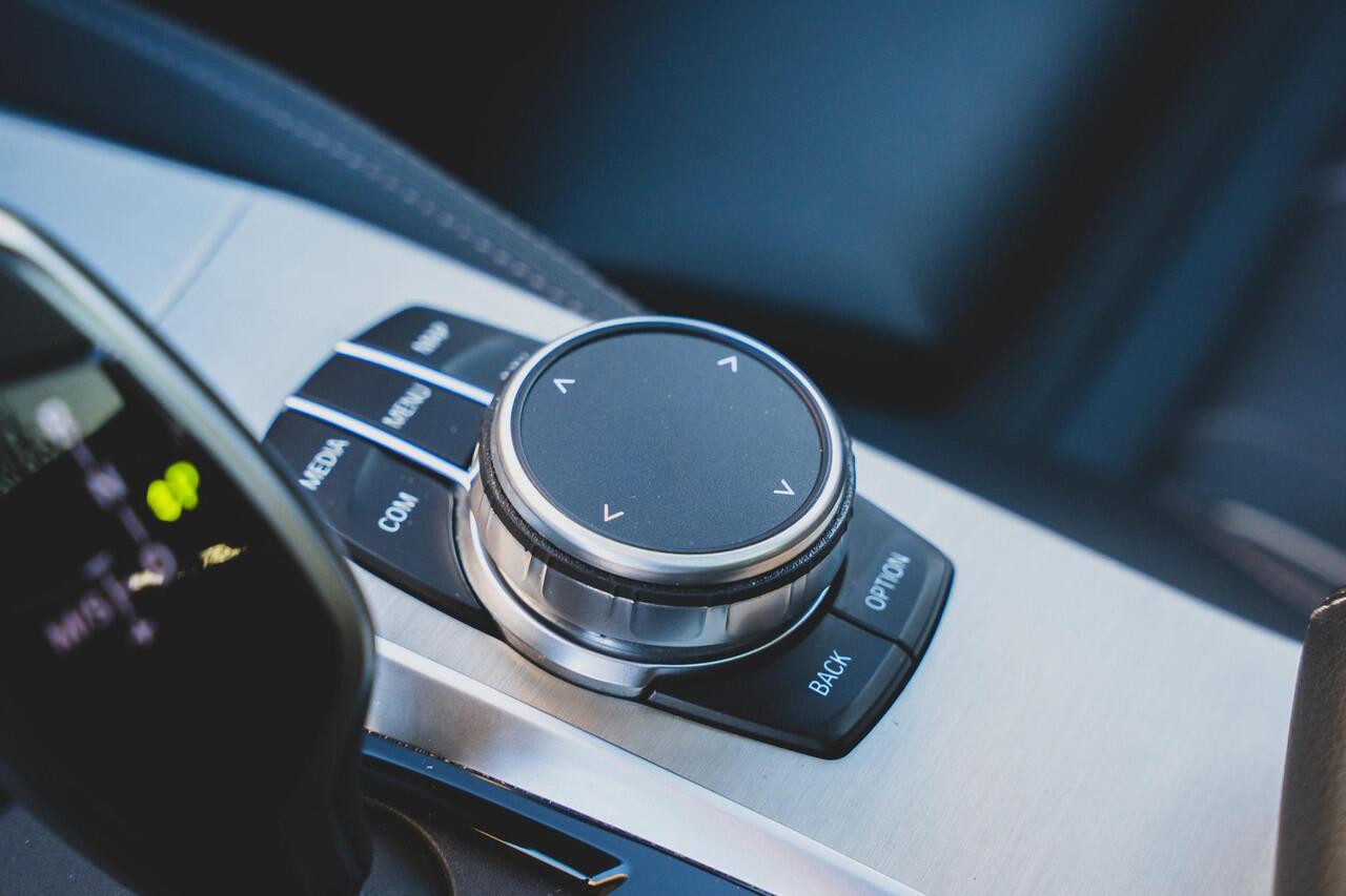 BMW 5-SERIE Touring 530i High Executive Edition M-SPORT | TREKHAAK | PANO | MEMORY | ORG NL 2E EIGN