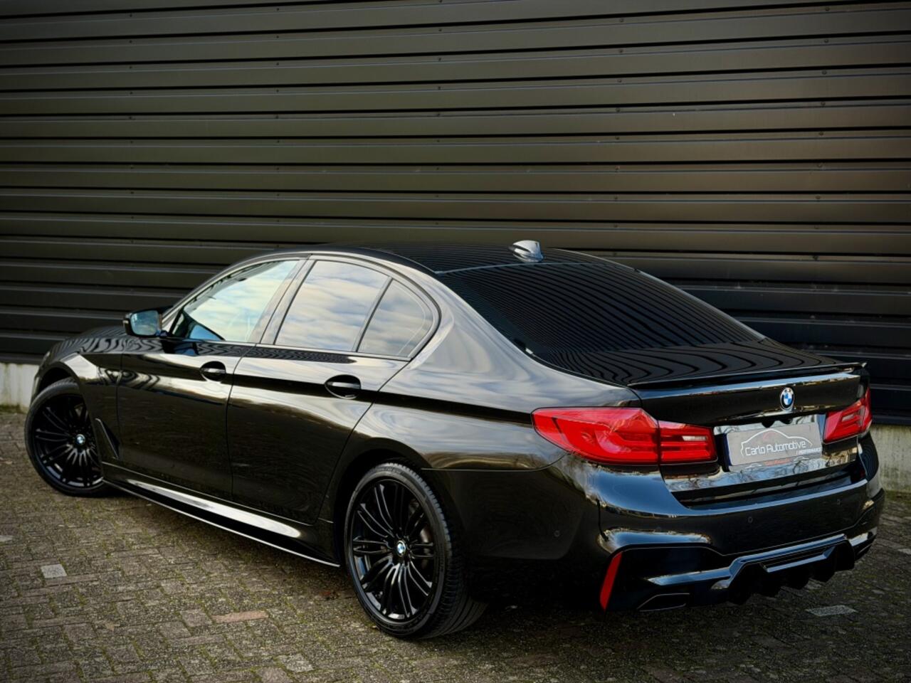 BMW 5-SERIE 520i M-PERFORMANCE BLINDSPOT|CAMERA|HiFi|SFEER