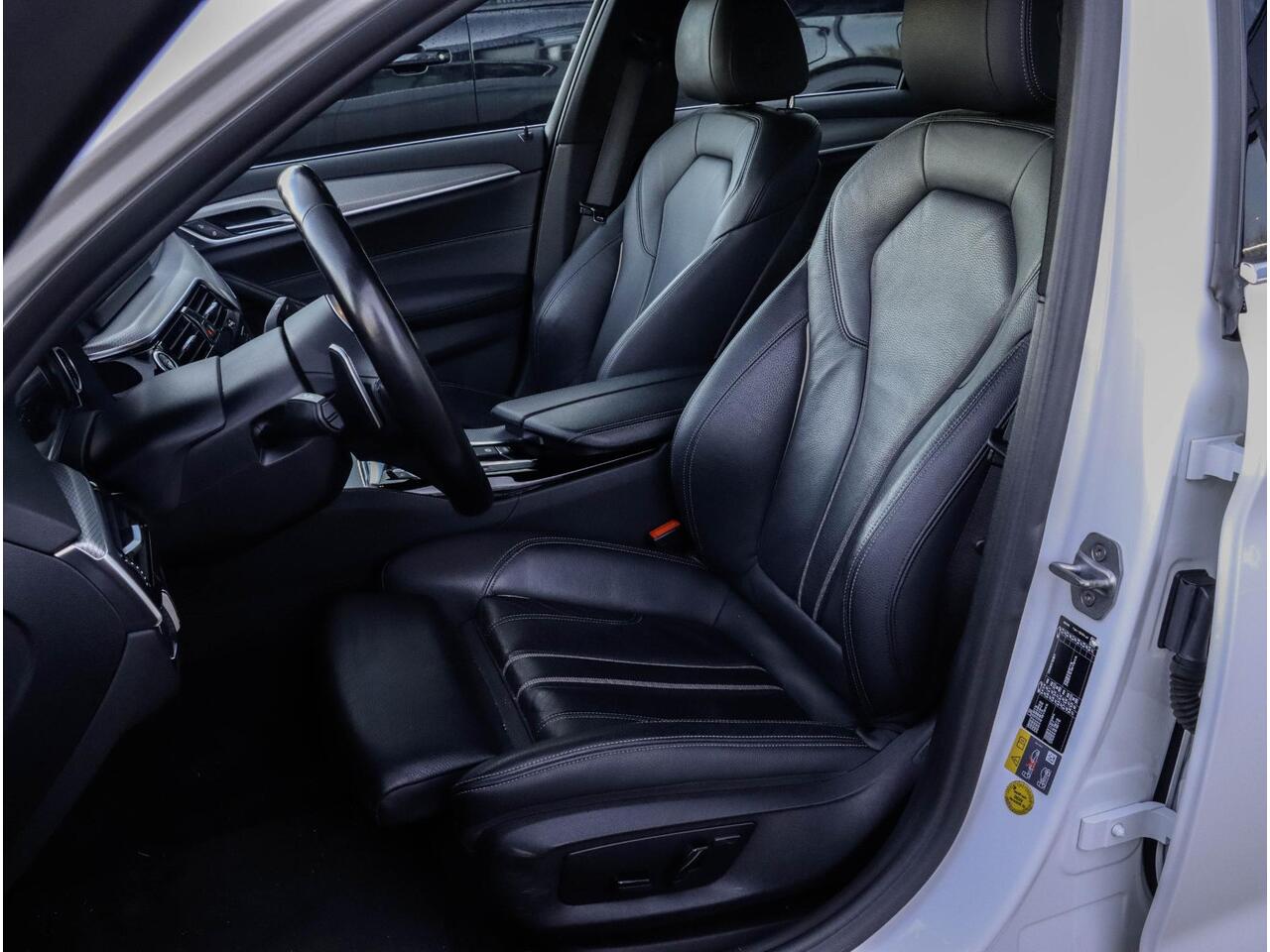 BMW 5-SERIE 530e iPerformance M Sport High Executive Alpinweiss