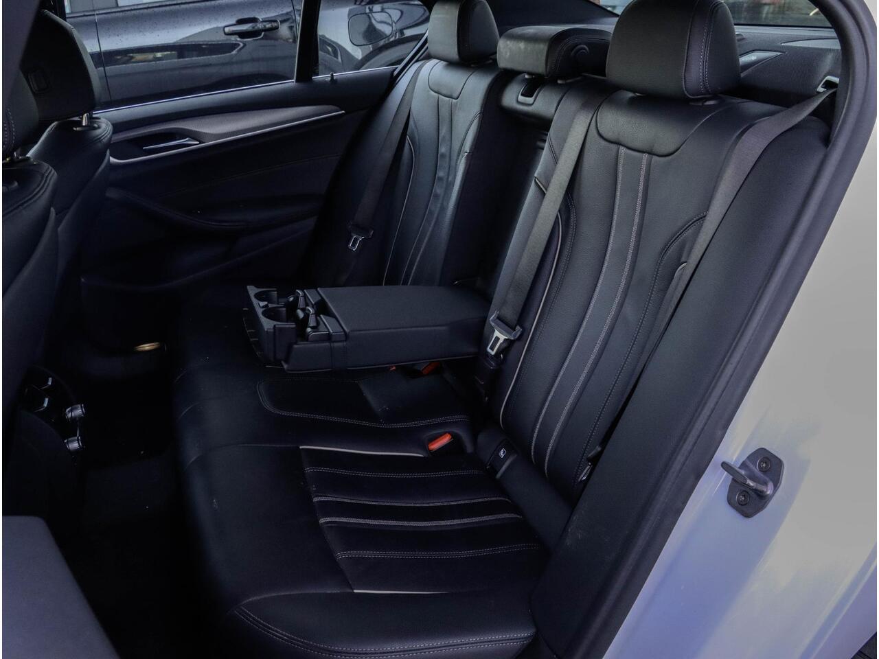 BMW 5-SERIE 530e iPerformance M Sport High Executive Alpinweiss